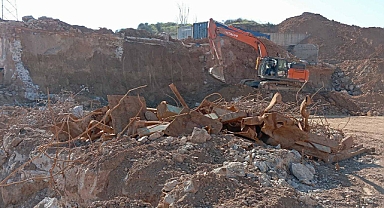 İzmir’de Yasadışı Atık Dökümü: Radyoaktif Maddeler Kontrolsüz Şekilde Doğaya Bırakıldı