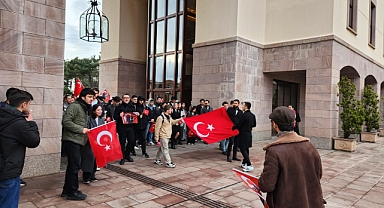 Koç Üniversitesi'ndeki Atatürkçü Öğrenciler, Saray Rejiminin Muhalefeti Sindirme Politikasını Protesto Etmek İçin Eylem Düzenledi 