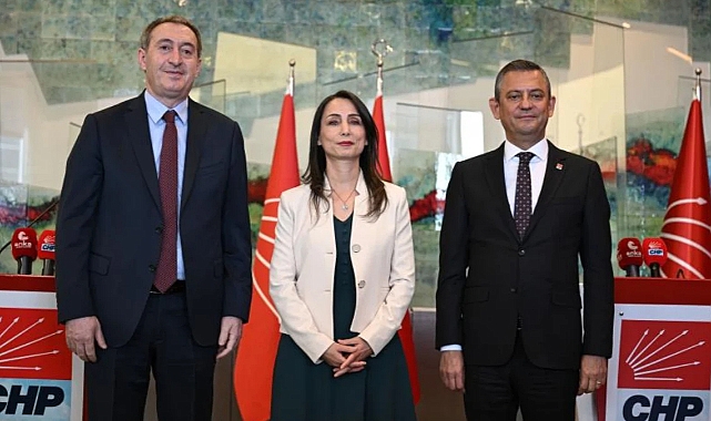 Kurtla Yiyip Çobanla Ağlıyorlar: Özgür Özel, Kürtçü DEM Parti'nin Nevruz Mitingine Sahip Çıktı