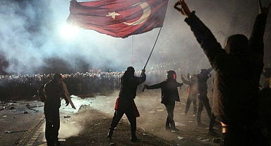 Saraçhane'de Türk Bayrağı Taşıyan Türk Genci Sami Ayberk Ünlü Tutuklandı