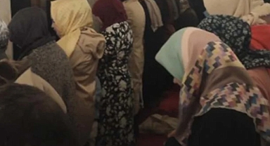 Üsküdar Kaymakamlığı, Kadın ve Erkeğin Yan Yana Namaz Kıldığı Görüntülerle İlgili İnceleme Başlattı