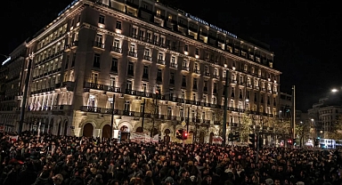 Yunanistan'da Tren Kazası Protestosu: Binlerce Vatandaş Sokaklara İndi