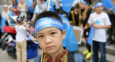 Çin, Uygur Türkü Kadınları Soykırımcı Politikalarla Hedef Alıyor: 'Hamile Değilsen Kanıtla'