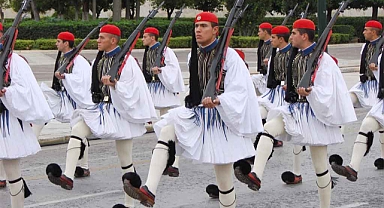 Yunanistan Türkiye'ye Karşı Silahlanıyor: 14 Yıl Sonra Orduya İlk Maaş Zammı, Füze Kalkanı Yolda