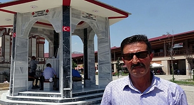 2017'de Oğlunu Şehit Veren Baba, Sırrı Süreyya'nın Bayrağa Sarılmasına Tepki Gösterdi: 'Bugün Başımız Yere Eğildi'