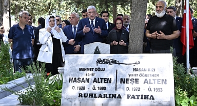 İYİ Parti Lideri Dervişoğlu, Şehit Öğretmen Neşe Alten'in Kabrini Ziyaret Etti: 'Unutanın Kanı Kurusun'
