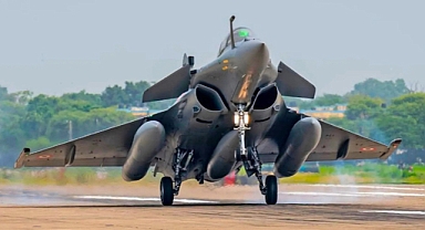 Pakistan, Hindistan Hava Kuvvetleri'ne Ait Rafale Savaş Uçağını Düşürdü: Fransız Şirketin Hisseleri Sarsıldı
