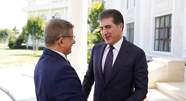 Stratejik Derinlikten Stratejik Gülümsemeye: Davutoğlu Yine Sahalarda