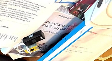 MHP'li Yıldız'ın Masasında Terörist Elebaşı Öcalan'ın Kitabı