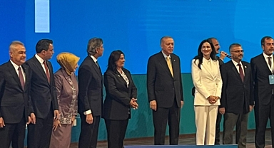 AKP Kuruluş Yıldönümünde 'Rozet Operasyonu': Özlem Çerçioğlu'nun da Aralarında Bulunduğu 9 İsim AKP Rozeti Taktı