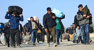 İran Kısa Sürede Milyonlarca Kayıtsız Afgan Sığınmacının Ülkelerine Geri Dönüşünü Sağladı