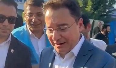 Eski AKP'linin Milletle İmtihanı: Ali Babacan’ın Bir Çocuğa Verdiği 50 Lira Tepki Çekti