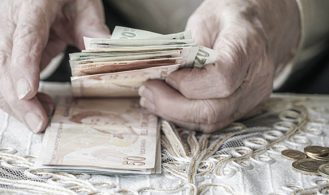İktidar Emeklinin Maaşını Ödediği İçin Şikayetçi