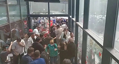 Kayyum Gürsel Tekin, Biber Gazı ve Polis Müdahalesiyle CHP İl Başkanlığı Binasına Girdi