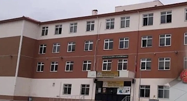 AKP Dönemi Tablosu: Okul Bahçesinde Öğrenciye Gasp Girişimi, Müdür Yardımcısına Ağır Darp