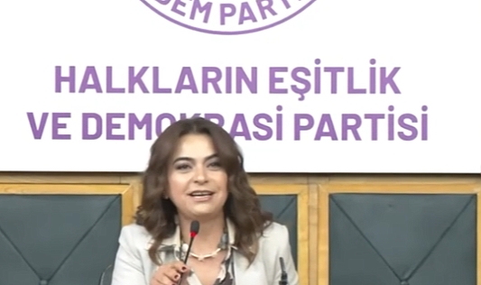 Bahçeli'nin 'İmralı'ya Gidilsin' Sözlerinin Ardından, Kürtçü DEM Parti'den Meclis'te Teröristbaşı Lehine Sloganlar