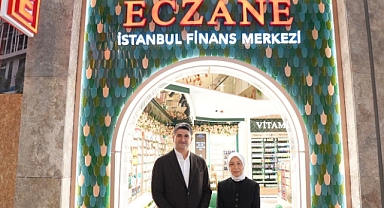 CHP’li Onursal Adıgüzel'den, AKP’li Eski Vekilin İstanbul Finans Merkezi'ndeki Yeni Eczanesine 'Hayırlı Olsun' Ziyareti