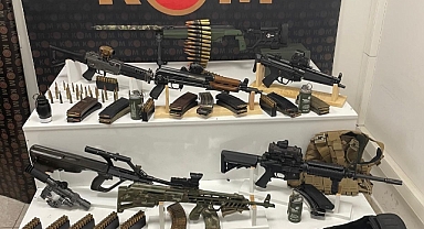 Mardin’de Silah Kaçakçılığı Operasyonu: Ele Geçirilen Silahlar İçerisinde AR-15, Steyr AUG ve AK-74 Varyantları Dikkat Çekti