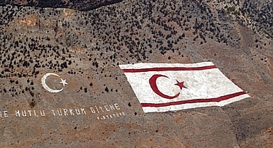 Kuzey Kıbrıs Türk Cumhuriyeti 42 Yaşında: Türk Varlığının Doğu Akdeniz’deki Sarsılmaz Temeli Kutlanıyor