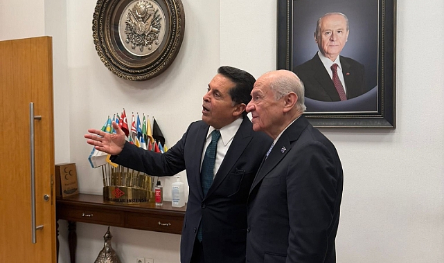 Bahçeli'yi Ziyaret Eden Ahmet Özer, 'İkinci Çözüm Sürecine' Özverili ve Samimi Katkıları İçin Teşekkür Etti

⁉️Özer ayrıca ziyareti sırasında, CHP Genel Başkan Özgür Özel’in selamlarını Bahçeli'ye ilettiğini açıkladı.