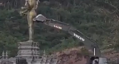 Bir Tek Budist-Hindu Çatışması Eksikti: Tayland, Kamboçya'da Hindu Heykelini Yıktı