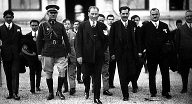 Büyük Türk Başbuğu Atatürk'ün 1935'teki Tarihi Uyarısı: 'Dikkatli, Hazırlıklı, Uyanık Bulunmalıyız'