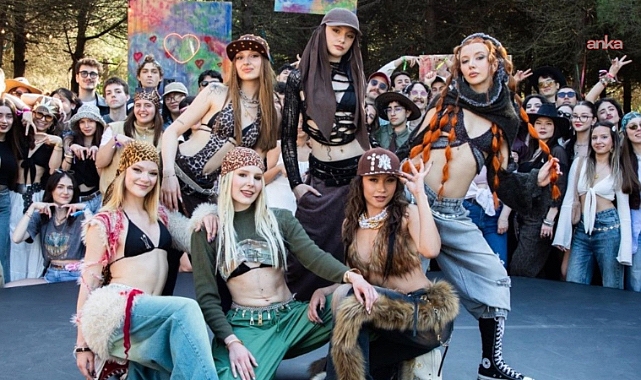 Manifest Müzik Grubu Üyelerine Hapis Cezası Verildi 

İstanbul 49. Asliye Ceza Mahkemesi, grup üyelerini ayrı ayrı 3 ay 22 gün hapis cezasına çarptırdı. Hükmün açıklanması geri bırakıldı.