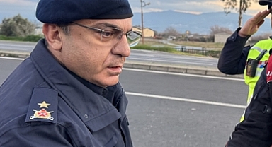 Aydın'da Tepki Çeken Görüntü: İl Jandarma Komutanı, Subayının Tekmilini Yarım Bıraktı