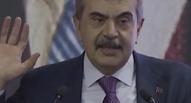 Fıkrasına Gülünmeyen Bakan: AKP'li Milli Eğitim Bakanı Tekin'in Mizahla İmtihanı