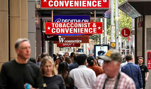 Avustralya Sokaklarında Tütün Savaşları: Aşırı Vergilendirme Organize Suç Örgütlerine Yaradı 

Avustralya'da tütün ürünlerinde aşırı vergilendirme yasal pazarı çökertirken; organize suç, kara borsa ve asayiş sorunlarında büyük artışa yol açtı.