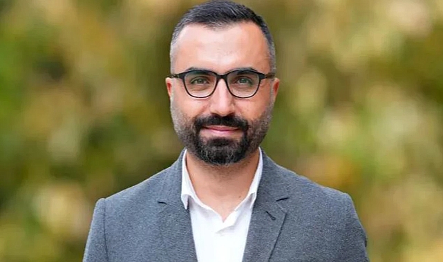 Gazeteci Alican Uludağ 'Cumhurbaşkanına Hakaret' Suçlamasıyla Tutuklandı 

Uludağ, hakimlik ifadesinde "Bugüne kadar bu paylaşımlarla ilgili ne Cumhurbaşkanı’ndan ne de avukatlarından şikayette bulunulmadı." dedi.