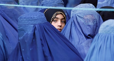 Gerici Taliban, Afganistan’da Yeni Ceza Kanununu Yürürlüğe Koydu: Kadınlar Artık Resmen Köle Statüsünde