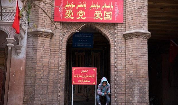 Kızıl Çin Rejimi, Uygur Türklerinden 'Oruç Tutmadıklarına Dair' İspat Videosu İstiyor 

Uygur Hareketi, Ramazan vesilesiyle yayınladığı açıklamada, Çin Komünist Partisi'nin oruç da dahil her türlü ibadeti “dini aşırılık” olarak damgaladığını aktardı.