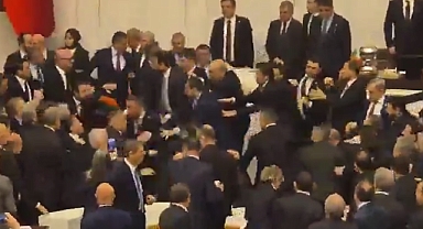 Meclis Yine Bildiğiniz Gibi: TBMM Genel Kurulu'nda Vekiller Kozlarını Paylaştı
