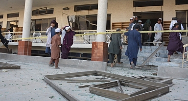 Pakistan'da Bir Camiye Bombalı Saldırı Düzenlendi: 31 Ölü, 169 Yaralı