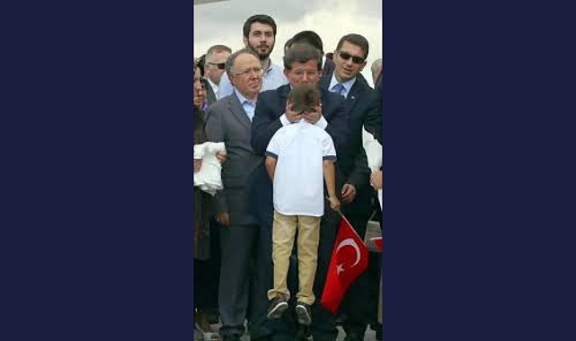 Stratejik Kirlilik: Ahmet Davutoğlu'nun İsmi Epstein Dosyalarında