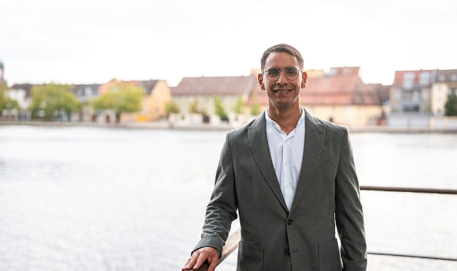 Almanya Kitzingen'in Türk Belediye Başkanı: 'Türk-Alman Dostluğunu Pekiştireceğiz' 

Almanya’nın Bavyera eyaletine bağlı Kitzingen kentinde belediye başkanı seçilen Dr. Enis Tiz, Türk-Alman dostluğunu güçlendirmeyi hedefliyor.