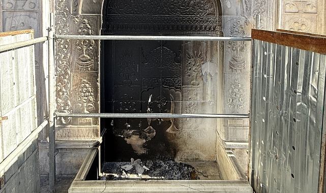 Suç Makinesi Şahıs Bu Kez Tophane Çeşmesi'ni Ateşe Verdi