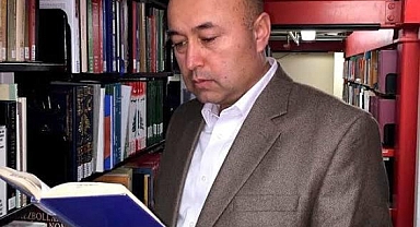 Uygur Türkçesine Katkılarıyla Bilinen Eğitimci Yalkun Rozi’ye Uluslararası İnsan Hakları Ödülü