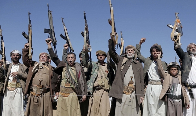 Yemen'deki Husiler, Siyonist-Molla Savaşına Dahil Oldu 

 Yemen’deki İran destekli Husiler, İsrail topraklarına füze fırlatarak savaşa katıldığını duyurdu.