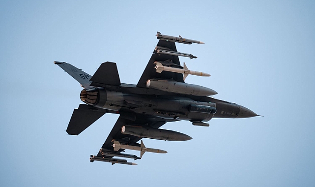 ABD, İran Topraklarına Operasyon Yaparak Kayıp Pilotunu Kurtardı

İran'da 3 Nisan Cuma günü düşürülen ABD savaş uçağının kaybolan pilotunun Amerikan askeri güçlerince kurtarıldığı bildirildi.