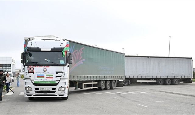 Azerbaycan, İran'a Yönelik İnsani Yardımlarını Sürdürüyor 

Bakü yönetimi, bölgedeki ihtiyaçları karşılamak amacıyla İran’a üçüncü kez insani yardım gönderildiğine ilişkin görüntüleri kamuoyuyla paylaştı.