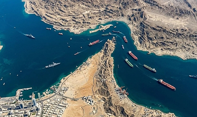 Hürmüz Boğazı'nda Gerilim Arttı: 3 Farklı Gemiye Saldırıldı

Hürmüz Boğazı’nda, Denizcilik güvenlik kaynakları ile  UKMTO, çarşamba günü en az üç konteyner gemisine silahlı saldırı düzenlendiğini duyurdu.