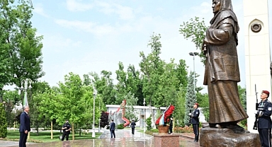 Sovyet Zorlamasıyla Cepheye Gönderilen Özbekistan Türkleri, 9 Mayıs'ı 'Anma ve Saygı Günü' Olarak Anıyor