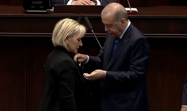 Bir Yılda Üç Parti: Nimet Özdemir Bu Sefer AKP'ye Sekti