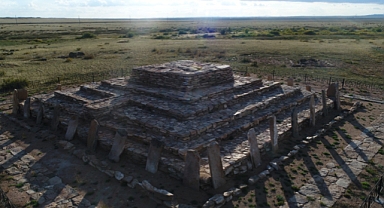 Kazakistan’da 10 Metrelik Höyükte İki Ayrı Çağa Ait Defin Alanı Keşfedildi