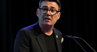 İngiltere'de Keir Starmer Resmen İstifa Etti: Başbakanlık Görevini Andy Burnham Devraldı
