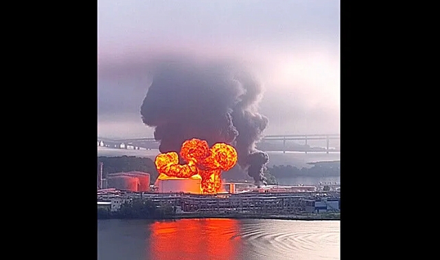 Ukrayna'dan İşgalci Rusya'ya Ağır Darbe: St. Petersburg Petrol Terminali Alevler İçinde