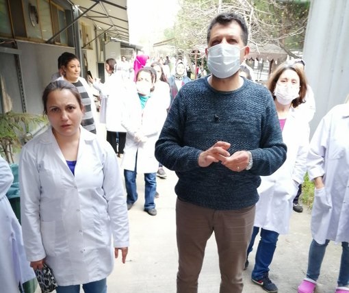 Fabrikada 150 İşçi Kendini Karantinaya Aldı! Sağlık Görevlilerinin İlgilenmesini İstiyorlar