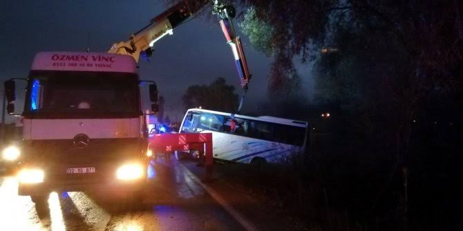 Isparta'da Tarım İşçilerini Taşıyan Midibüs Ticari Araçla Çarpıştı
